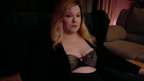 Snapshot of dominasadique chatting on February 12, 2026, 10:16 pm SADE online show from February 12, 2026, 10:16 pm