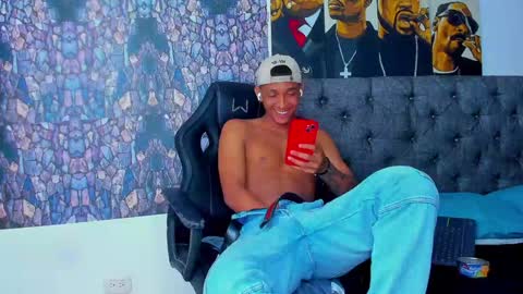 dominic_smith_ online show from February 6, 2025, 4:53 am