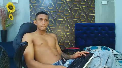 dominic_smith_ online show from April 23, 2026, 4:03 am