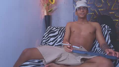 dominic_smith_ online show from June 19, 2026, 9:51 pm
