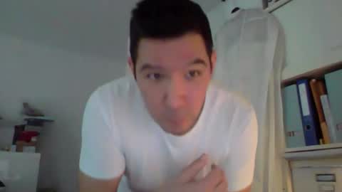 Snapshot of dominik_home chatting on March 25, 2026, 9:37 am dominik_home online show from March 25, 2026, 9:37 am