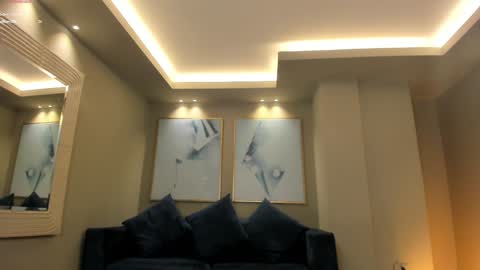 Dominique online show from January 6, 2025, 10:47 pm