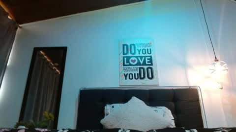  D O M I N K  online show from April 9, 2026, 7:41 pm