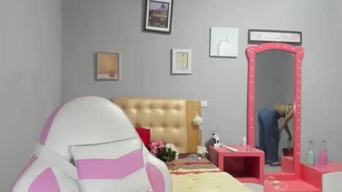 Snapshot of dona_tella chatting on January 31, 2026, 7:34 pm dona_tella online show from January 31, 2026, 7:34 pm