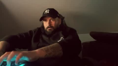 donchriiis online show from November 4, 2025, 12:32 am