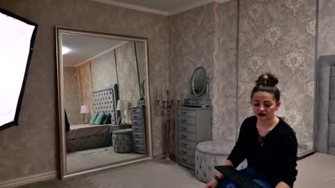 Snapshot of donna_klein chatting on February 28, 2026, 7:04 pm Donna online show from February 28, 2026, 7:04 pm