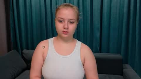 Snapshot of donna_miller__ chatting on January 12, 2026, 7:13 am Emma online show from January 12, 2026, 7:13 am