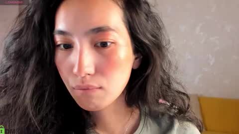 Aura online show from December 15, 2025, 3:44 am