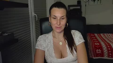 Snapshot of donnalive chatting on November 12, 2025, 4:18 pm DonnaLive online show from November 12, 2025, 4:18 pm