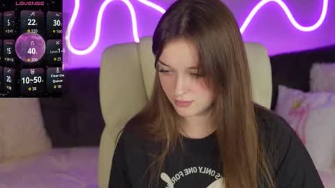 DONNA online show from November 3, 2025, 8:10 pm