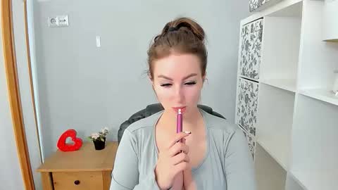 Snapshot of donnasensual chatting on September 15, 2025, 8:42 pm DonnaSensual online show from September 15, 2025, 8:42 pm