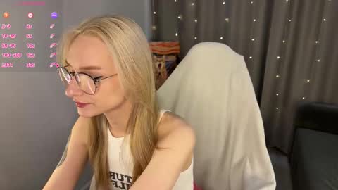 Snapshot of dontouchmyass chatting on December 16, 2025, 8:25 pm Ely online show from December 16, 2025, 8:25 pm