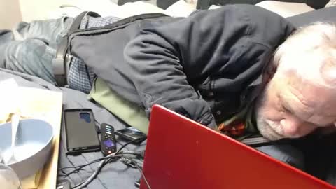 cummingdoouug online show from November 28, 2025, 5:37 pm