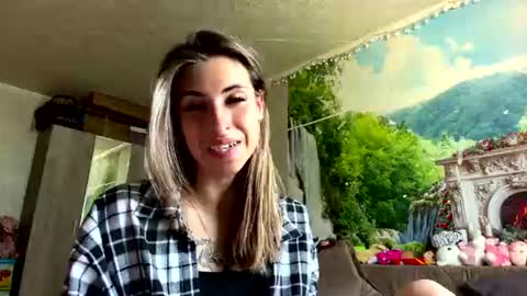 Snapshot of doreathaeppinette chatting on June 17, 2026, 2:36 am Rossy online show from June 17, 2026, 2:36 am