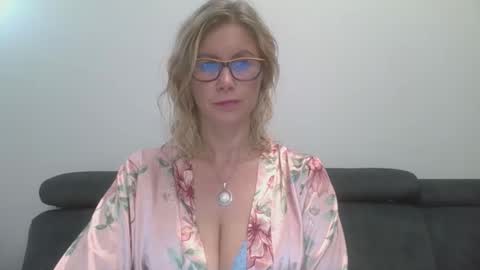 Snapshot of doreenkiss chatting on September 20, 2025, 7:48 pm DoreenSexy online show from September 20, 2025, 7:48 pm