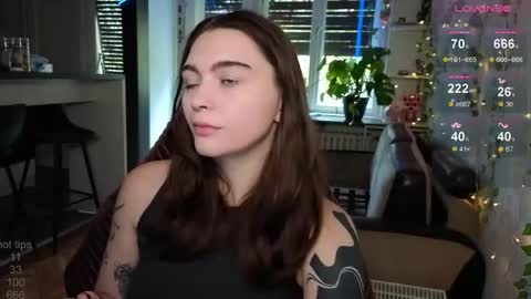 Snapshot of dorfmatratze_ chatting on October 26, 2025, 7:36 am Alice online show from October 26, 2025, 7:36 am