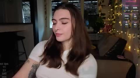 Snapshot of dorfmatratze_ chatting on November 26, 2025, 8:04 am Alice online show from November 26, 2025, 8:04 am