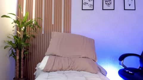 Snapshot of dorian_mystery chatting on October 18, 2025, 8:20 pm dorian_mystery online show from October 18, 2025, 8:20 pm