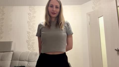 Snapshot of dorielathern chatting on November 30, 2025, 1:48 pm Dori online show from November 30, 2025, 1:48 pm