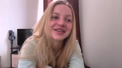 Snapshot of dorismoldt chatting on March 10, 2026, 10:20 am Hello My name is Ashley online show from March 10, 2026, 10:20 am