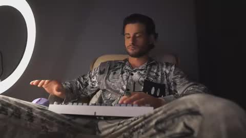 Keen online show from March 4, 2025, 9:54 pm