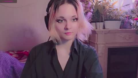 Angie online show from November 10, 2025, 11:15 pm