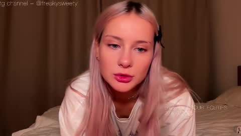Snapshot of doublecuties chatting on September 27, 2025, 5:18 pm Lana Eva dont forget to give us a thumb up online show from September 27, 2025, 5:18 pm