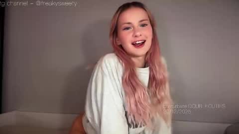 Snapshot of doublecuties chatting on December 20, 2025, 8:54 am Lana Eva dont forget to give us a thumb up online show from December 20, 2025, 8:54 am