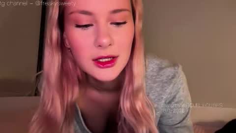 Snapshot of doublecuties chatting on January 16, 2026, 3:10 am Lana Eva dont forget to give us a thumb up online show from January 16, 2026, 3:10 am