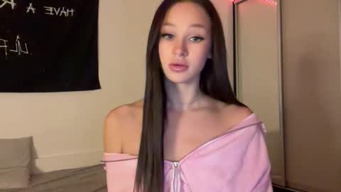 MOLLYYYY dont forget to give me a thumb up online show from October 10, 2025, 1:32 pm