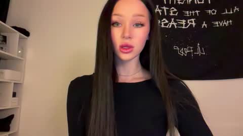 MOLLYYYY dont forget to give me a thumb up online show from October 21, 2025, 2:12 am