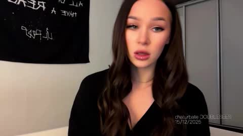 MOLLYYYY dont forget to give me a thumb up online show from December 15, 2025, 6:06 am