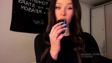 Snapshot of doublesees chatting on January 17, 2026, 11:26 am MOLLYYYY dont forget to give me a thumb up online show from January 17, 2026, 11:26 am