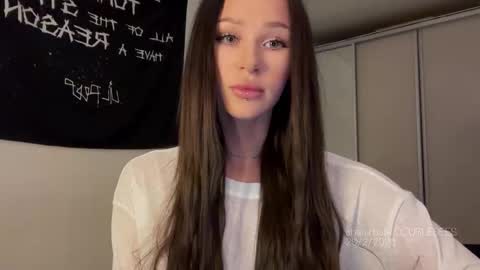 Snapshot of doublesees chatting on February 20, 2026, 11:43 am MOLLYYYY dont forget to give me a thumb up online show from February 20, 2026, 11:43 am