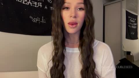 Snapshot of doublesees chatting on February 24, 2026, 10:24 am MOLLYYYY dont forget to give me a thumb up online show from February 24, 2026, 10:24 am