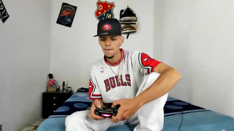 douglas_gallegos online show from January 17, 2025, 4:26 pm