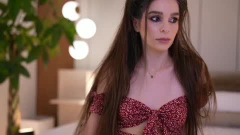 Snapshot of dovia chatting on December 22, 2025, 8:11 am . . online show from December 22, 2025, 8:11 am