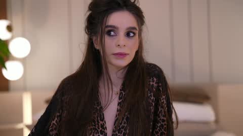 Snapshot of dovia chatting on January 10, 2026, 7:32 am . . online show from January 10, 2026, 7:32 am