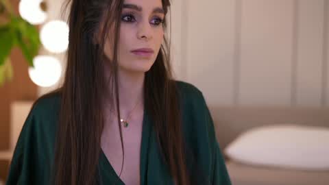 Snapshot of dovia chatting on January 16, 2026, 8:29 am . . online show from January 16, 2026, 8:29 am