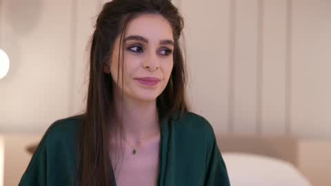 Snapshot of dovia chatting on February 12, 2026, 8:20 am . . online show from February 12, 2026, 8:20 am