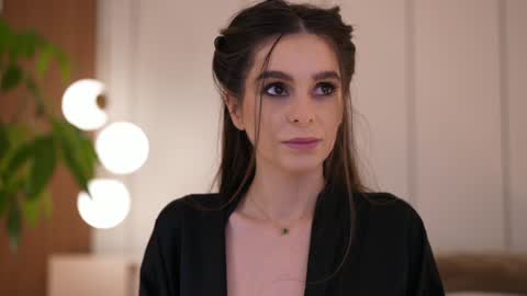 Snapshot of dovia chatting on February 15, 2026, 8:13 am . . online show from February 15, 2026, 8:13 am