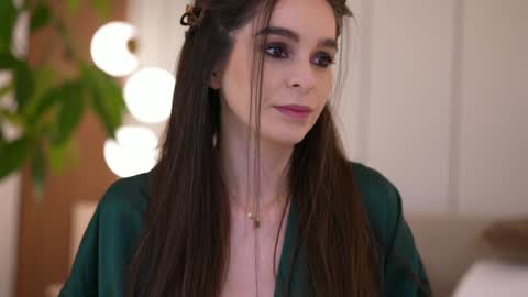 Snapshot of dovia chatting on March 7, 2026, 8:11 am . . online show from March 7, 2026, 8:11 am