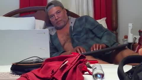 Snapshot of dragomoon70 chatting on April 2, 2026, 3:15 am dragomoon70 online show from April 2, 2026, 3:15 am