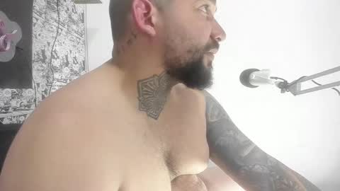 Snapshot of drake_white1 chatting on December 5, 2025, 3:48 am drake whitee Independent Model online show from December 5, 2025, 3:48 am