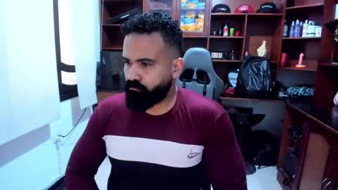 Snapshot of drako_argenti_ chatting on December 31, 2024, 8:34 pm Drako online show from December 31, 2024, 8:34 pm