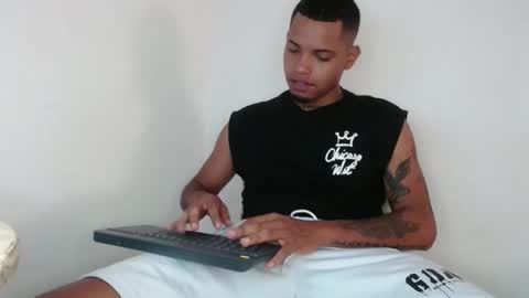 Snapshot of drako_monstercock chatting on February 3, 2025, 5:24 pm drako_monstercock online show from February 3, 2025, 5:24 pm
