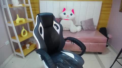 Snapshot of draviana_a chatting on October 19, 2025, 3:07 am Draviana online show from October 19, 2025, 3:07 am