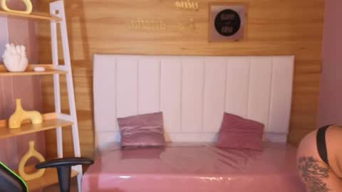 Snapshot of draviana_a chatting on November 25, 2025, 2:55 am Draviana online show from November 25, 2025, 2:55 am