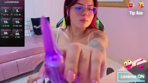 Snapshot of draviana_a chatting on December 16, 2025, 2:49 am Draviana online show from December 16, 2025, 2:49 am