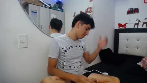 Snapshot of dravith_and_valery chatting on December 18, 2025, 10:10 am -- nicolle and jhon -- online show from December 18, 2025, 10:10 am